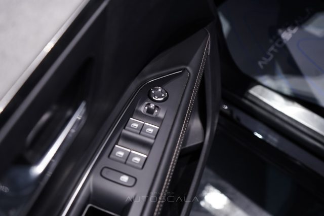 PEUGEOT 5008 usata, con Controllo automatico clima