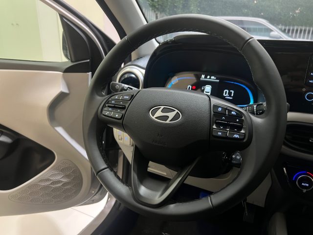 HYUNDAI i10 usata, con Sensori di parcheggio anteriori