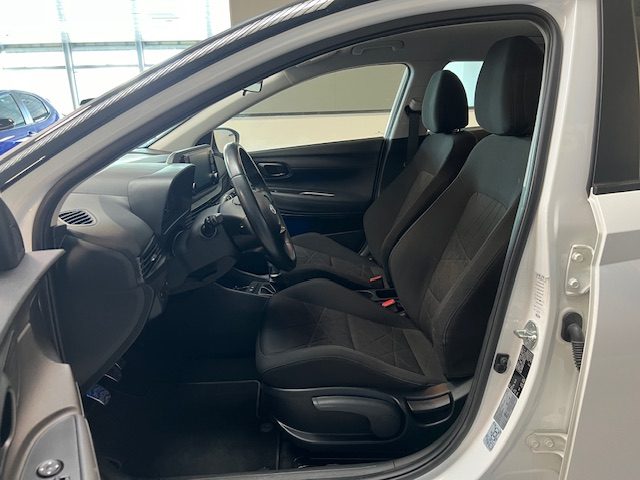HYUNDAI Bayon usata, con Autoradio