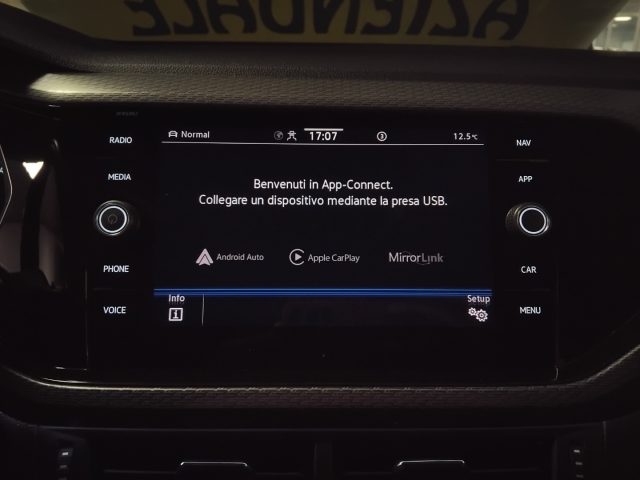 VOLKSWAGEN T-Cross usata 20