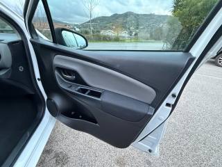 TOYOTA Yaris usata, con Frenata d