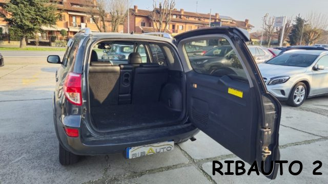 TOYOTA RAV 4 usata, con Airbag laterali