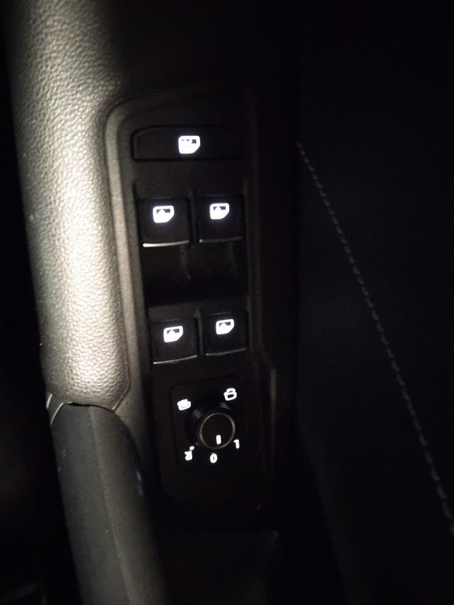 VOLKSWAGEN Tiguan usata, con Airbag testa