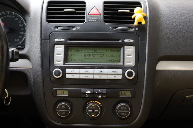 VOLKSWAGEN Golf usata, con Airbag testa