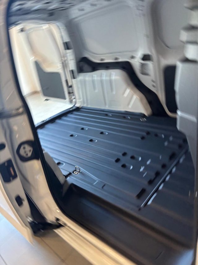 VOLKSWAGEN Caddy usata, con Autoradio digitale