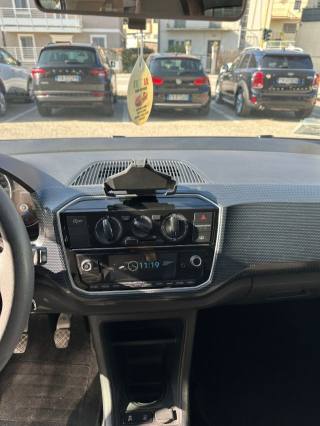 VOLKSWAGEN up! usata, con Chiusura centralizzata