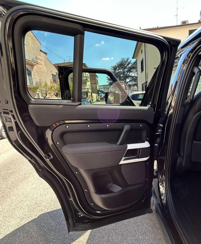 LAND ROVER Defender usata, con Touch screen