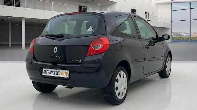 RENAULT Clio usata, con Alzacristalli elettrici