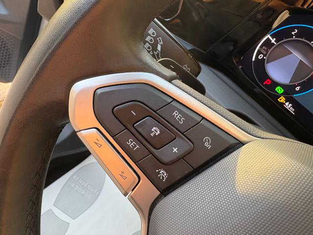 VOLKSWAGEN Golf usata, con USB