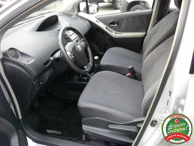 TOYOTA Yaris usata, con Specchietti laterali elettrici