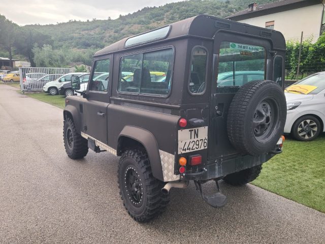 LAND ROVER Defender usata 2