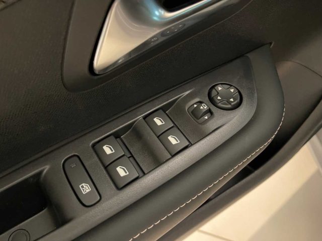 PEUGEOT 208 usata, con Specchietti laterali elettrici