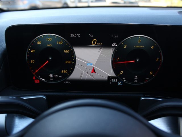 MERCEDES-BENZ GLB 180 usata, con Vivavoce