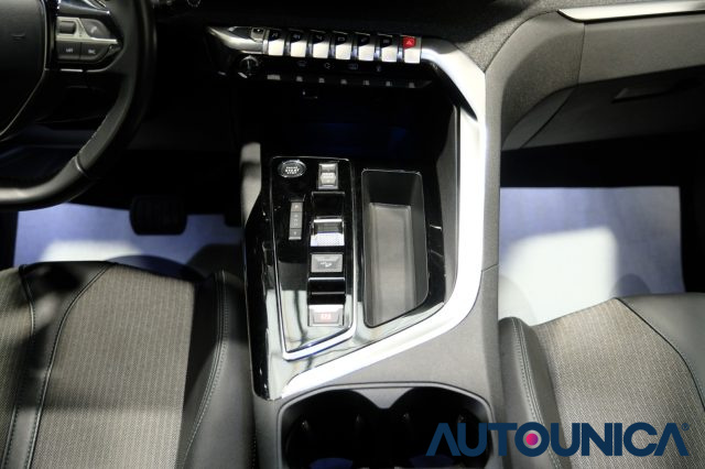 PEUGEOT 3008 usata, con Luci diurne