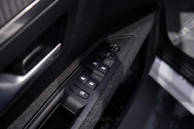 PEUGEOT 5008 usata, con Controllo automatico clima