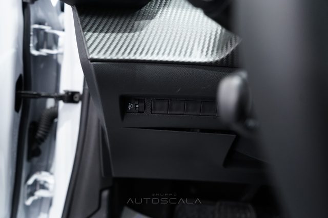 PEUGEOT 208 usata, con ESP