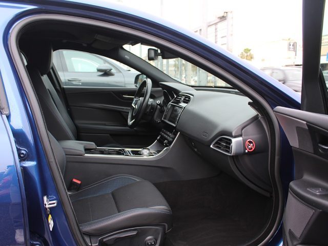 JAGUAR XE usata, con Controllo automatico clima