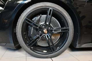 PORSCHE Taycan usata 17