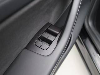 TESLA Model Y usata, con Sedile posteriore sdoppiato