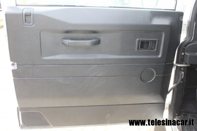 LAND ROVER Defender usata 10