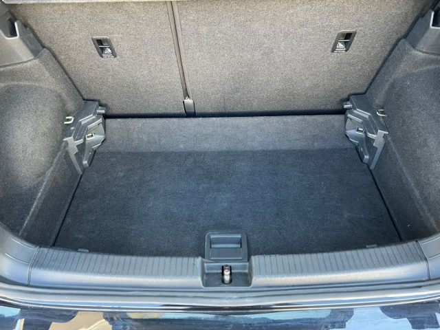 VOLKSWAGEN T-Cross usata 19
