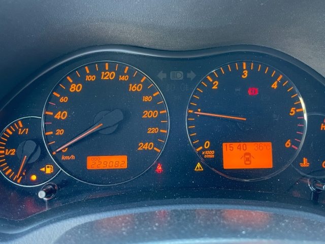 TOYOTA Avensis usata, con Sensore di pioggia