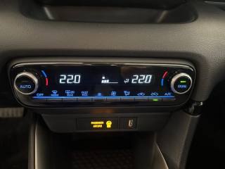 MAZDA 2 usata, con Volante in pelle