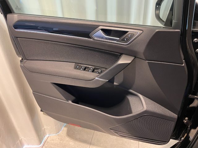 VOLKSWAGEN Touran usata, con Fendinebbia