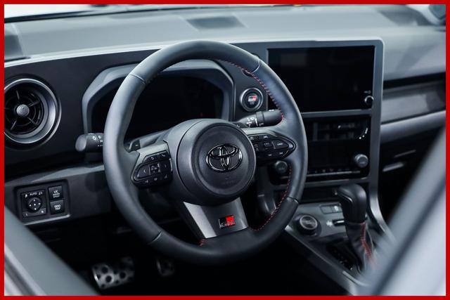 TOYOTA Yaris usata, con Servosterzo
