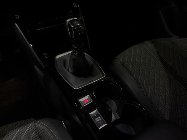 PEUGEOT 2008 usata, con Sensori di parcheggio anteriori