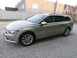 VOLKSWAGEN Passat Variant usata, con Airbag