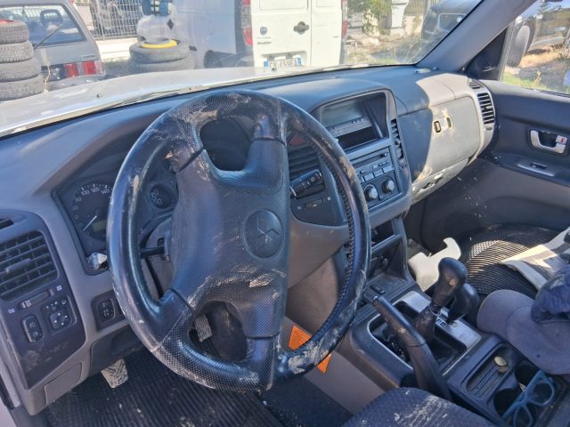 MITSUBISHI Pajero usata, con Sedile posteriore sdoppiato