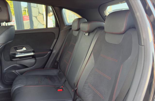 MERCEDES-BENZ GLA 200 usata, con Park Distance Control