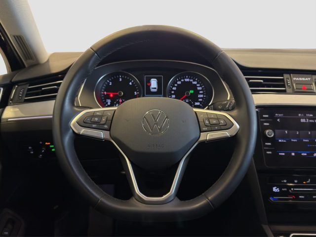 VOLKSWAGEN Passat usata 11
