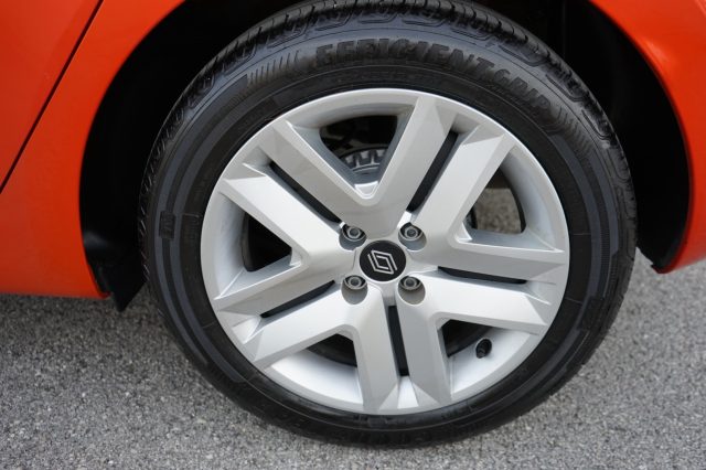 RENAULT Clio usata, con Autoradio digitale