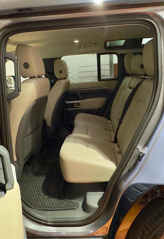 LAND ROVER Defender usata, con Climatizzatore