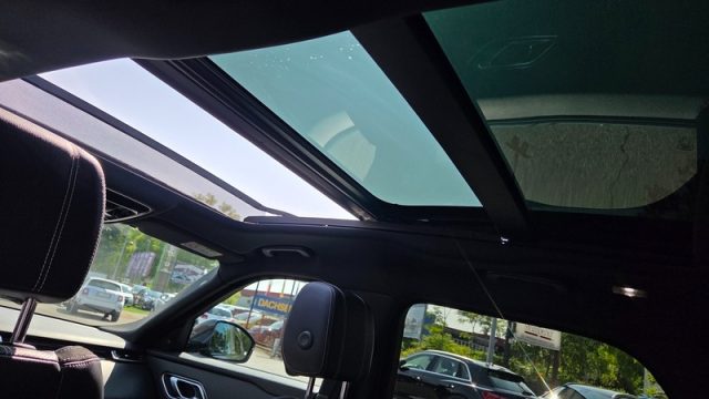 LAND ROVER Range Rover Velar usata, con Sistema di navigazione