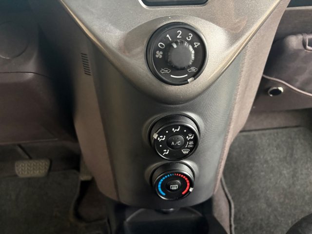 TOYOTA iQ usata, con Lettore CD