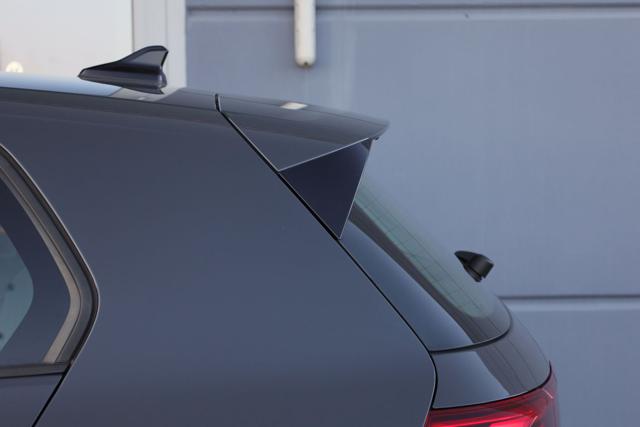 VOLKSWAGEN Golf usata, con Airbag testa