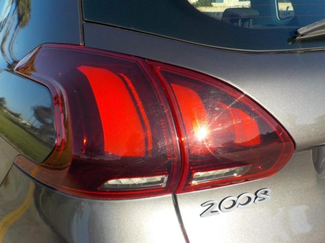 PEUGEOT 2008 usata, con Climatizzatore