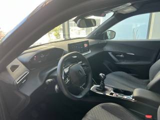 PEUGEOT 2008 usata, con Park Distance Control