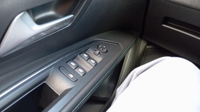 PEUGEOT 5008 usata, con Sedile posteriore sdoppiato