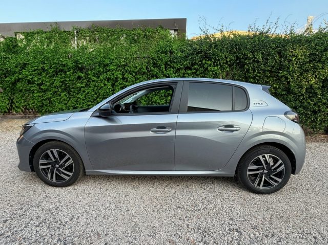 PEUGEOT 208 usata, con Autoradio
