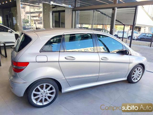 MERCEDES-BENZ B 180 usata, con Alzacristalli elettrici