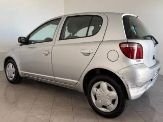 TOYOTA Yaris usata 4