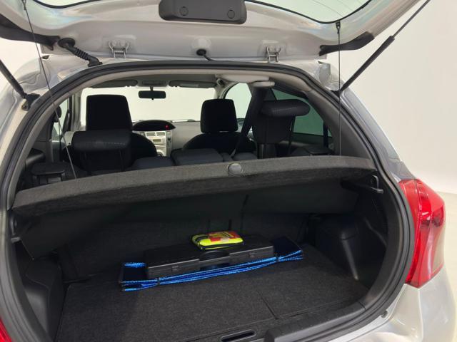 TOYOTA Yaris usata, con Sedile posteriore sdoppiato