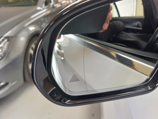 MERCEDES-BENZ E 300 usata, con Fari LED