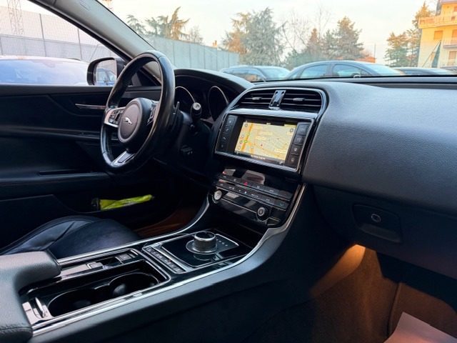 JAGUAR XE usata, con Lettore CD