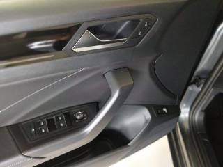 VOLKSWAGEN T-Roc usata, con Autoradio
