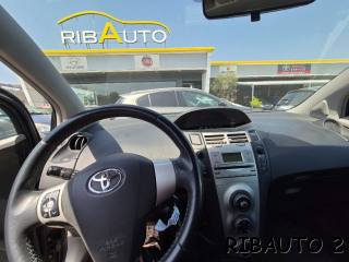 TOYOTA Yaris usata, con Bluetooth
